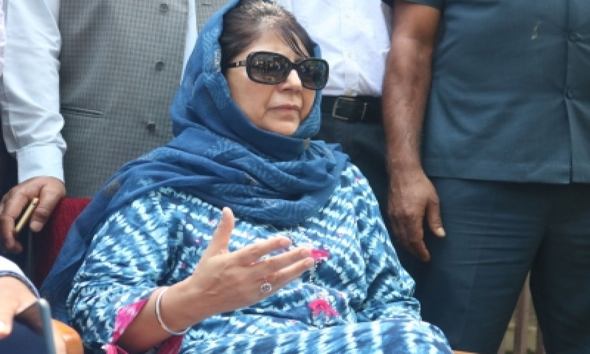  Pil In Delhi Hc Seeks Fir Against Mehbooba Mufti For Tricolour Remark-TeluguStop.com