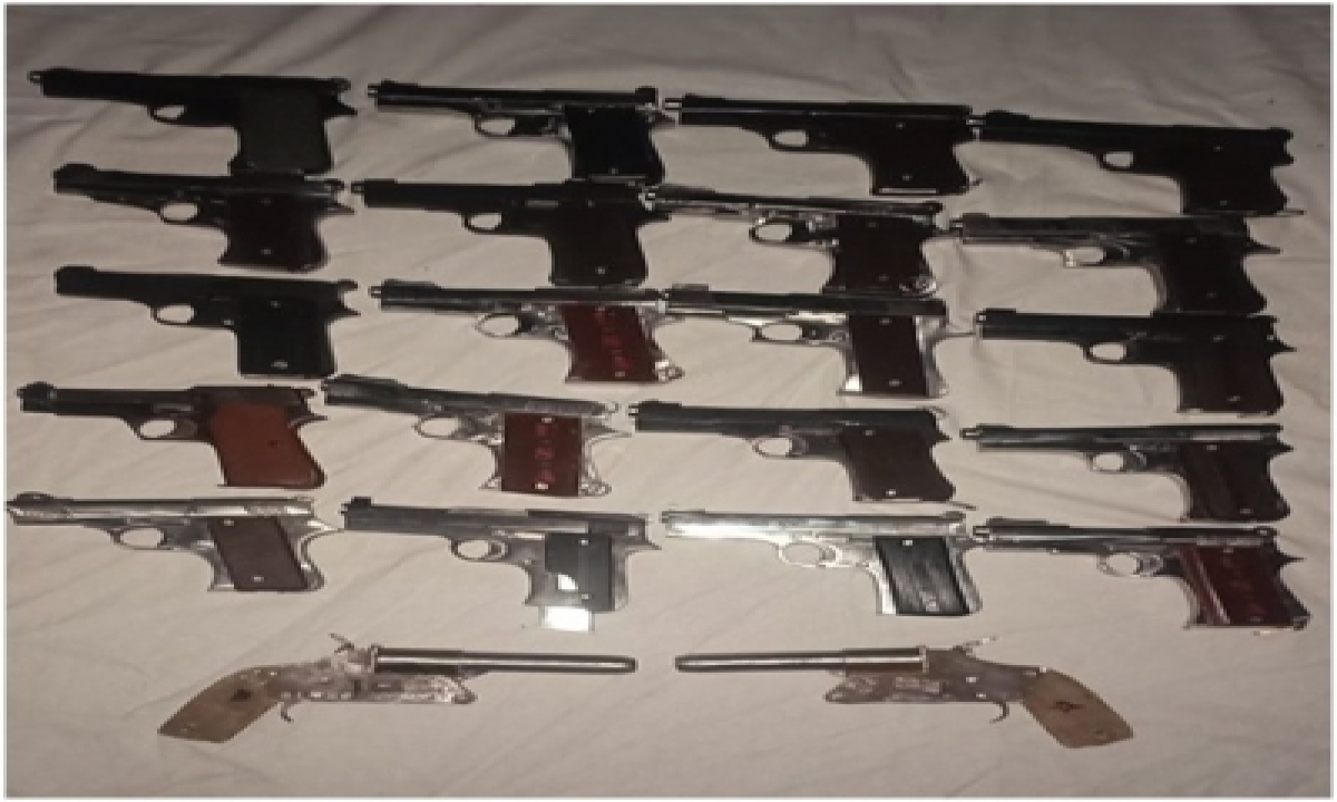  Police Seize 22 Pistols Concealed In Stabiliser, 2 Nabbed-TeluguStop.com