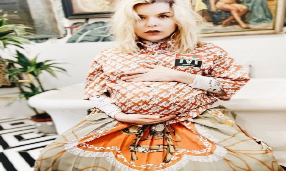  Pregnant Paloma Faith Rushed To Hospital For Second Time-TeluguStop.com