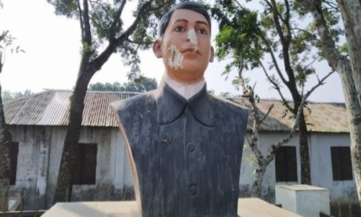  Revolutionary Bagha Jatin’s Bust Vandalised In B’desh-TeluguStop.com