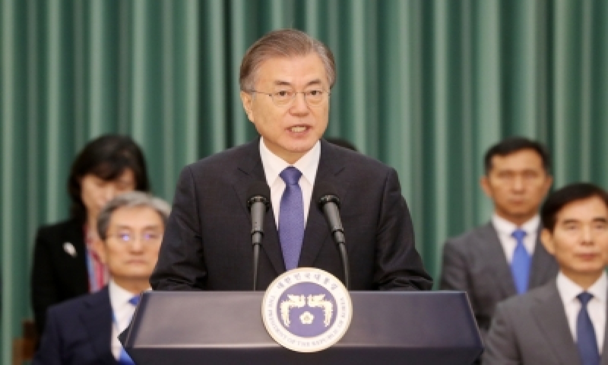  S. Korean President To Receive Chinese Fm At Cheong Wa Dae-TeluguStop.com