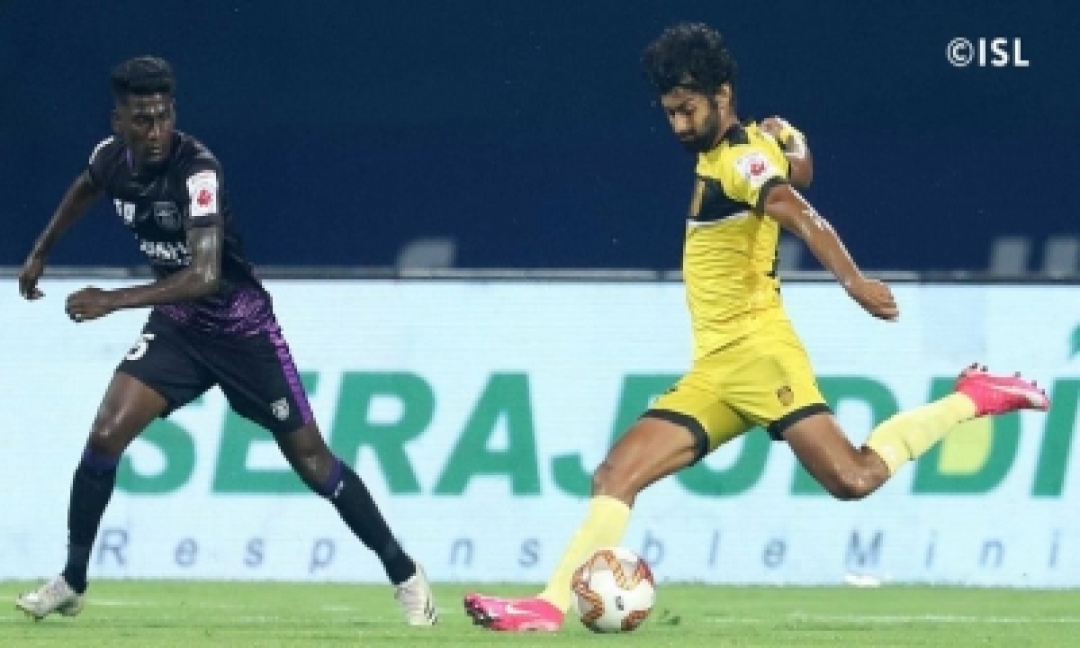 Santana’s Penalty Helps Hyderabad Off To Winning Start-TeluguStop.com
