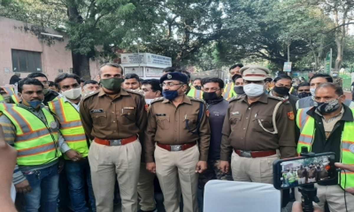  Sarojini Nagar Market Forms 50-member Squad To Tackle Terror Threats With Cops-TeluguStop.com