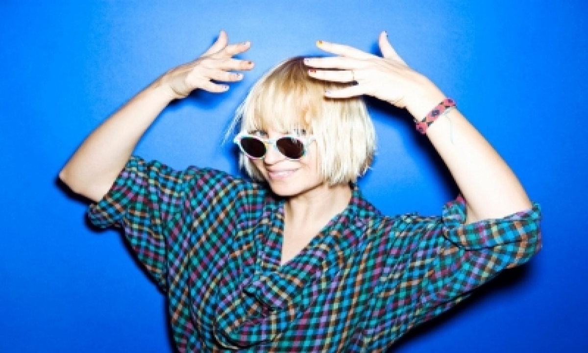  Sia Finds Parenting ‘painful And Rewarding’-TeluguStop.com