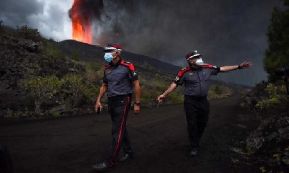  Spanish Pm Pledges Aid For Volcano Affected Island – International,poli-TeluguStop.com