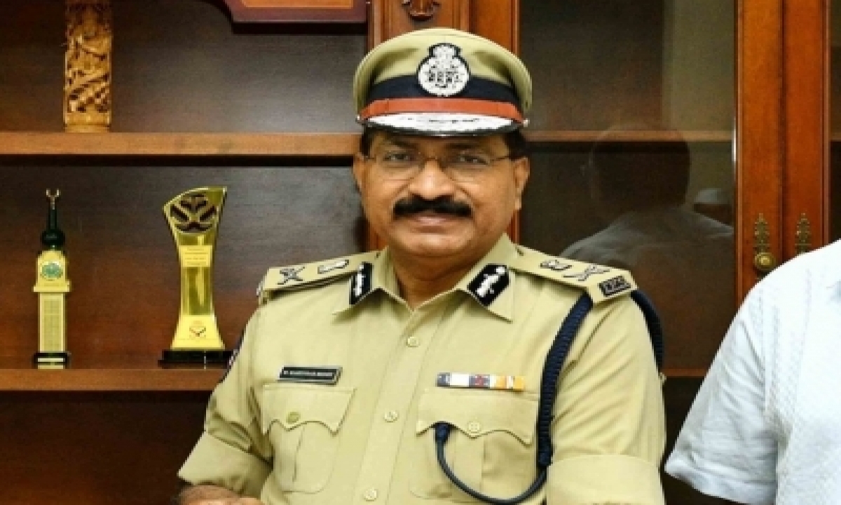  Telangana Dgp Consoles Family Of Dalit Woman Who Died In Lockup-TeluguStop.com