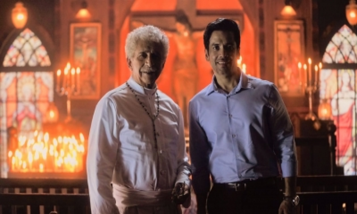  Tusshar Kapoor: Working With Naseeruddin Shah Easy As He Doesn’t Carry Bag-TeluguStop.com