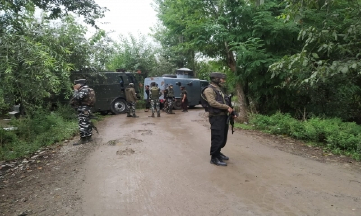  Two Crpf Jawans Injured In Encounter With Maoists In J’khand-TeluguStop.com