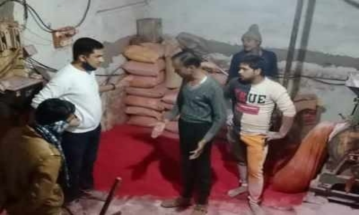  Up: Fake Spice Factory Using Acid, Donkey Dung Unearthed-TeluguStop.com