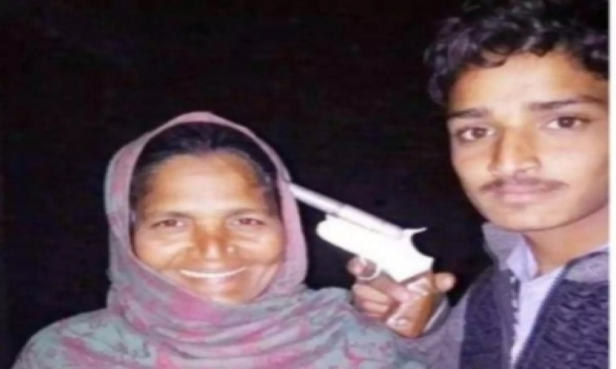  Up: Youth Poses With Gun At His Mother’s Head, Arrested-TeluguStop.com