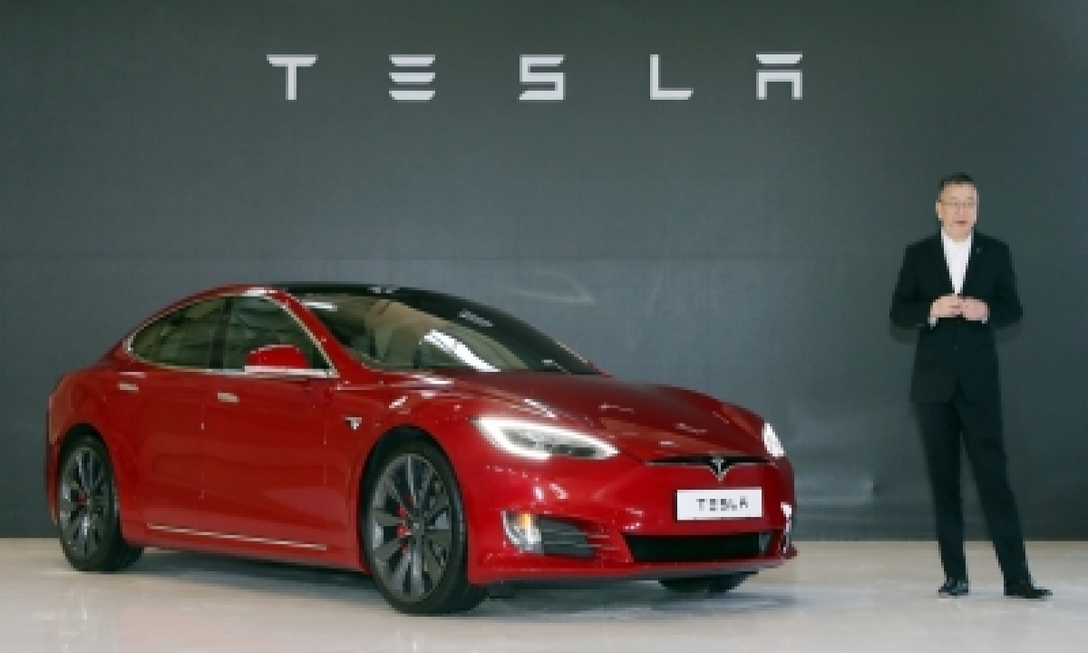 Us Tells Tesla To Recall 158,000 Cars For Failing Displays-TeluguStop.com