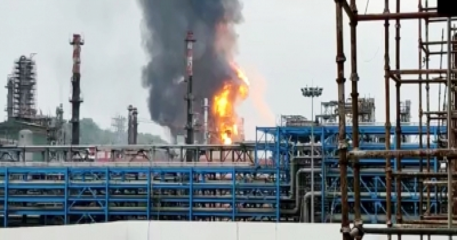  Vizag Refinery Fire Extinguished, Operations Normal: Hpcl (ld)-TeluguStop.com