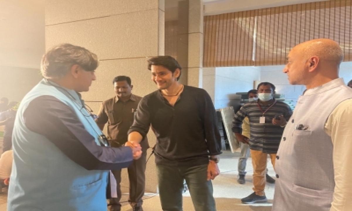  What A Delightful Personality, Writes Tharoor After Meeting Mahesh Babu-TeluguStop.com