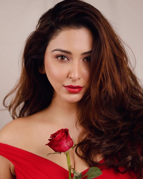 Eshanya Maheshwari looks beautiful in red dress with red rose