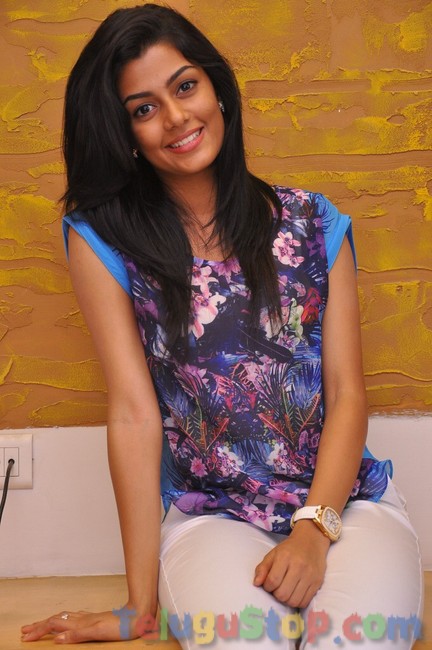 Anisha ambrose stills- Photos,Spicy Hot Pics,Images,High Resolution WallPapers Download