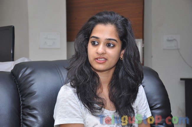 Nanditha latest pics- Photos,Spicy Hot Pics,Images,High Resolution WallPapers Download