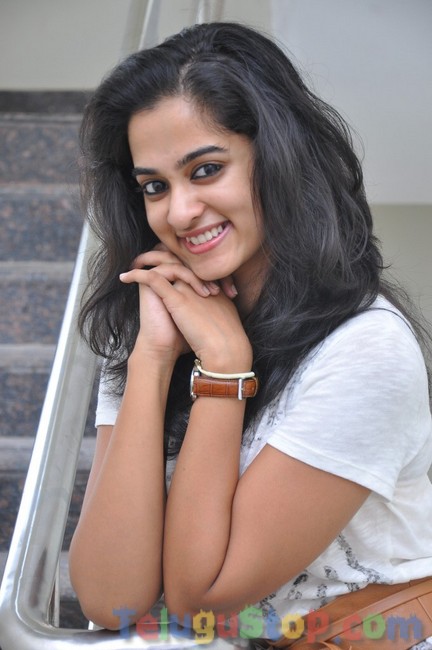 Nanditha latest pics- Photos,Spicy Hot Pics,Images,High Resolution WallPapers Download