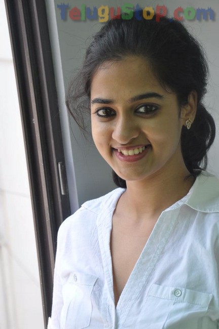 Nanditha new stills 2- Photos,Spicy Hot Pics,Images,High Resolution WallPapers Download