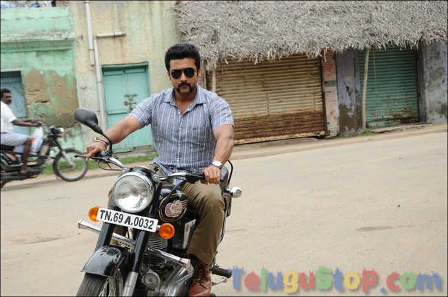 Singam movie stills 2- Photos,Spicy Hot Pics,Images,High Resolution WallPapers Download