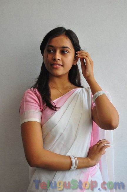 Sri divya new stills 2- Photos,Spicy Hot Pics,Images,High Resolution WallPapers Download