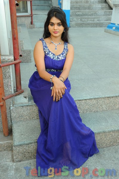 Supriya new stills 2- Photos,Spicy Hot Pics,Images,High Resolution WallPapers Download