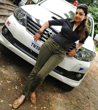  Kajal Agarwal In Police Dress-TeluguStop.com