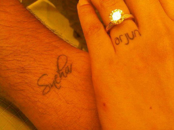  Pic Talk: Allu Arjun-sneha Tattoo Bonding-TeluguStop.com