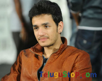  Nag Delaying Akhil’s Debut-TeluguStop.com