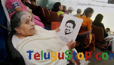  Sachin’s Last Match, His Mother’s First-TeluguStop.com