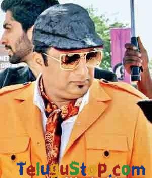Prakash Raj Thrashed Fan At ‘’race Gurram’’ Spot Prakash Raj Thrashed Fan At ‘’race Gurram’’ Spot-TeluguStop.com