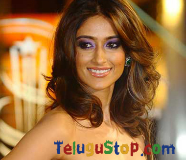  Ileana Showcasing Love Towards Animals-TeluguStop.com