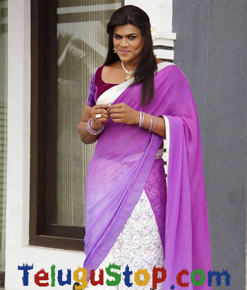  Pic Talk- Manoj Sizzles In Sari-TeluguStop.com