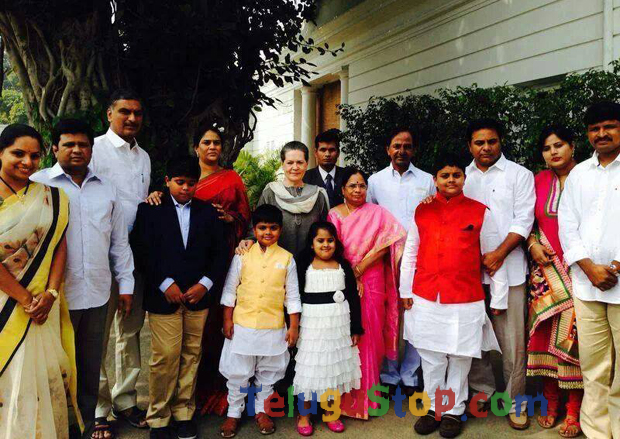  Caught On Cam: Kcr’s ‘family’ Meets Sonia-TeluguStop.com