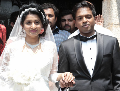  Caught On Cam: Meera Jasmine Ties Knot-TeluguStop.com