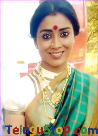  Caught On Cam: Shriya Looks Horrible For ”manam”-TeluguStop.com