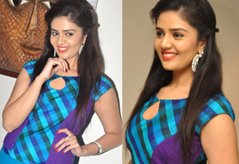  Sri Mukhi Stills-TeluguStop.com