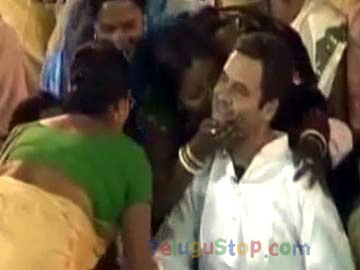  Lady Who Kissed Rahul Gandhi Burnt To Death By Husband-TeluguStop.com