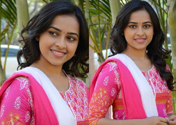  Sri Divya New Pics-TeluguStop.com