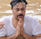  Spotted: Chiru & Allu Holy Bath At Pushkarams-TeluguStop.com