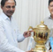  Telangana Cm Kcr With Ipl Trophy-TeluguStop.com