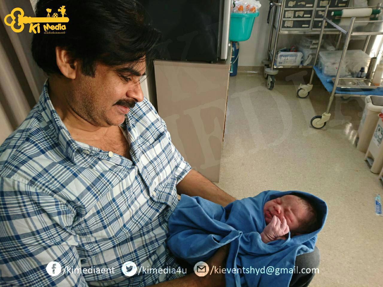 Flash News : Pawan Kalyan's wife delivers baby boy Flash News : Pawan KalyanR