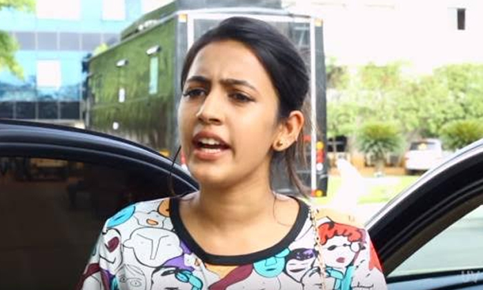  Niharika Fire On Media-TeluguStop.com