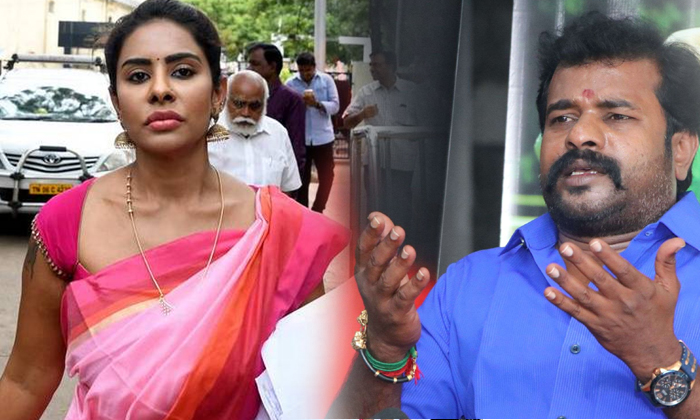 Sri Reddy Files Police Complaint Against Director Varahi1 Sri Reddy Files Police Complaint Against Director Varahi1-TeluguStop.com