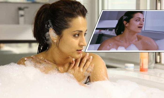  Trisha Very Hot In Bath Tub-TeluguStop.com