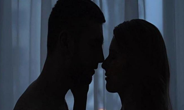  Pregnant Wife Cut Husband Tongue While Doing Kiss-TeluguStop.com