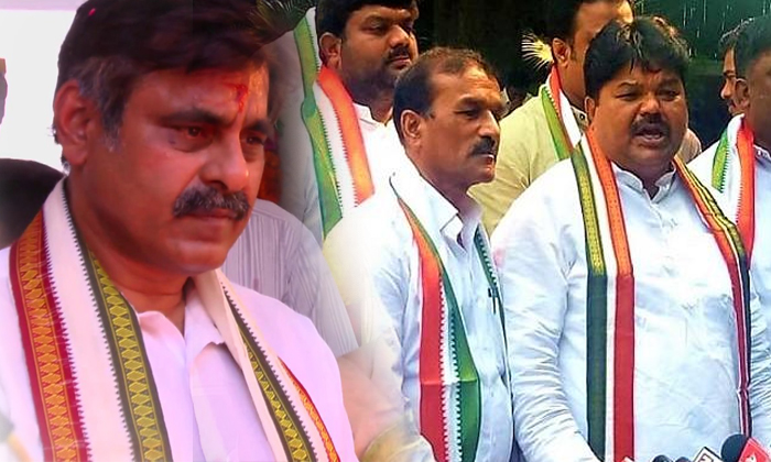  2 Top Trs Leaders Join Congress-TeluguStop.com