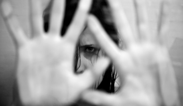  Kanpur Man Chops Off Wifes Tongue Over An Argument Over Dowry-TeluguStop.com