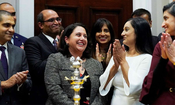  Indian American Neomi Rao To Lead White House-TeluguStop.com