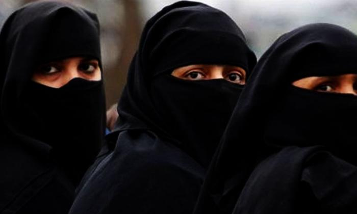 Bangalore Doctor Gives Triple Talaq To Wife Through Whatsapp Message Bangalore Doctor Gives Triple Talaq To Wife Through Whatsapp Message-TeluguStop.com