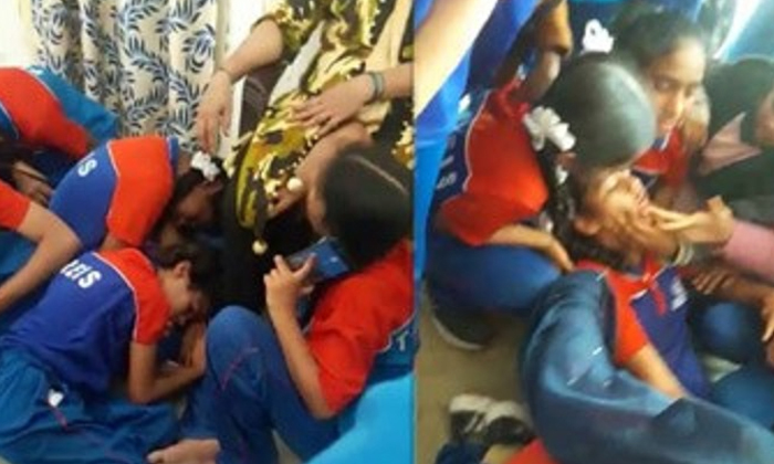  Students Cry For Head Master-TeluguStop.com